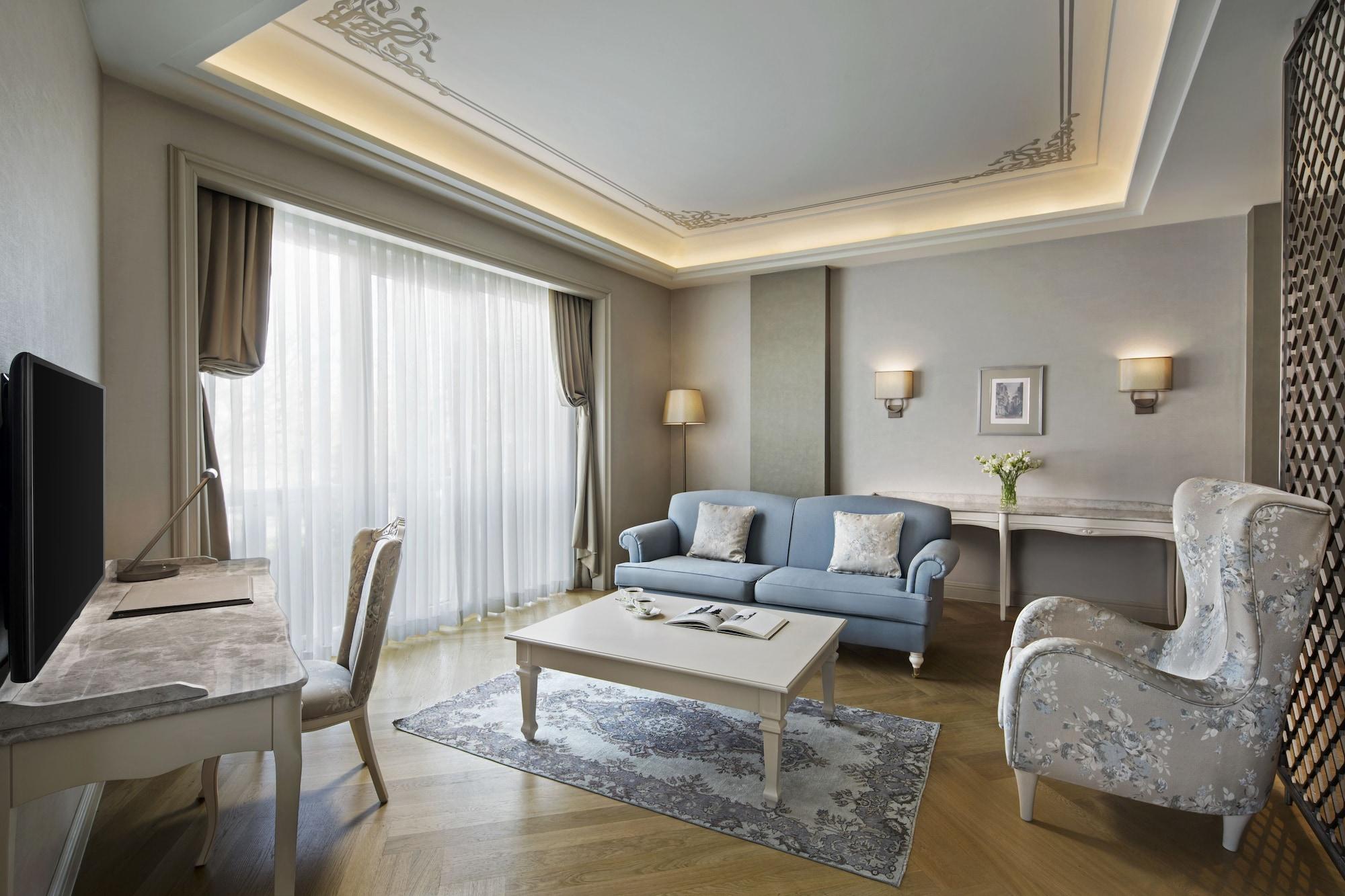 Lazzoni Hotel Istanbul Exteriör bild A living room at the hotel