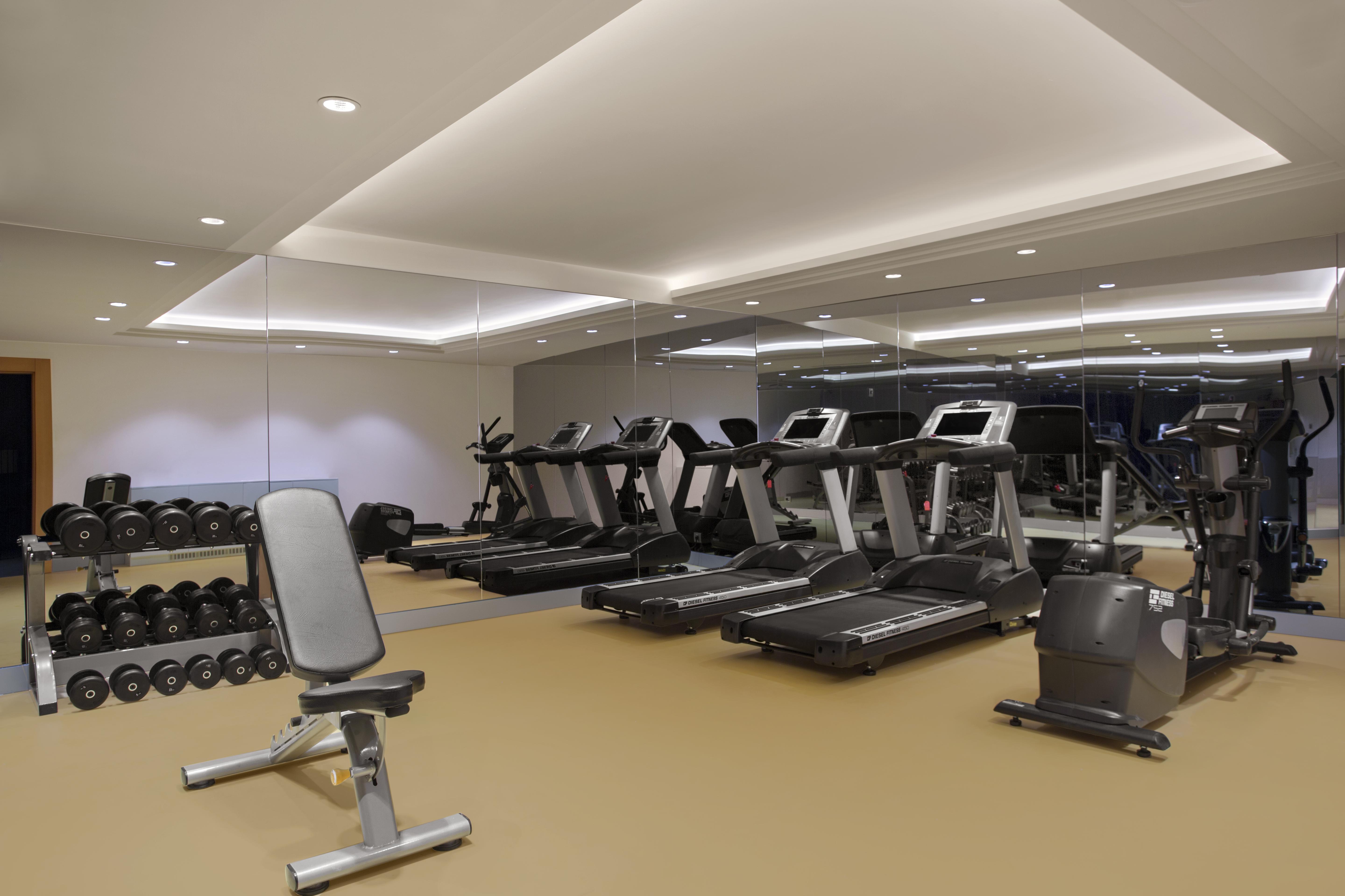 Lazzoni Hotel Istanbul Exteriör bild The gym at the hotel