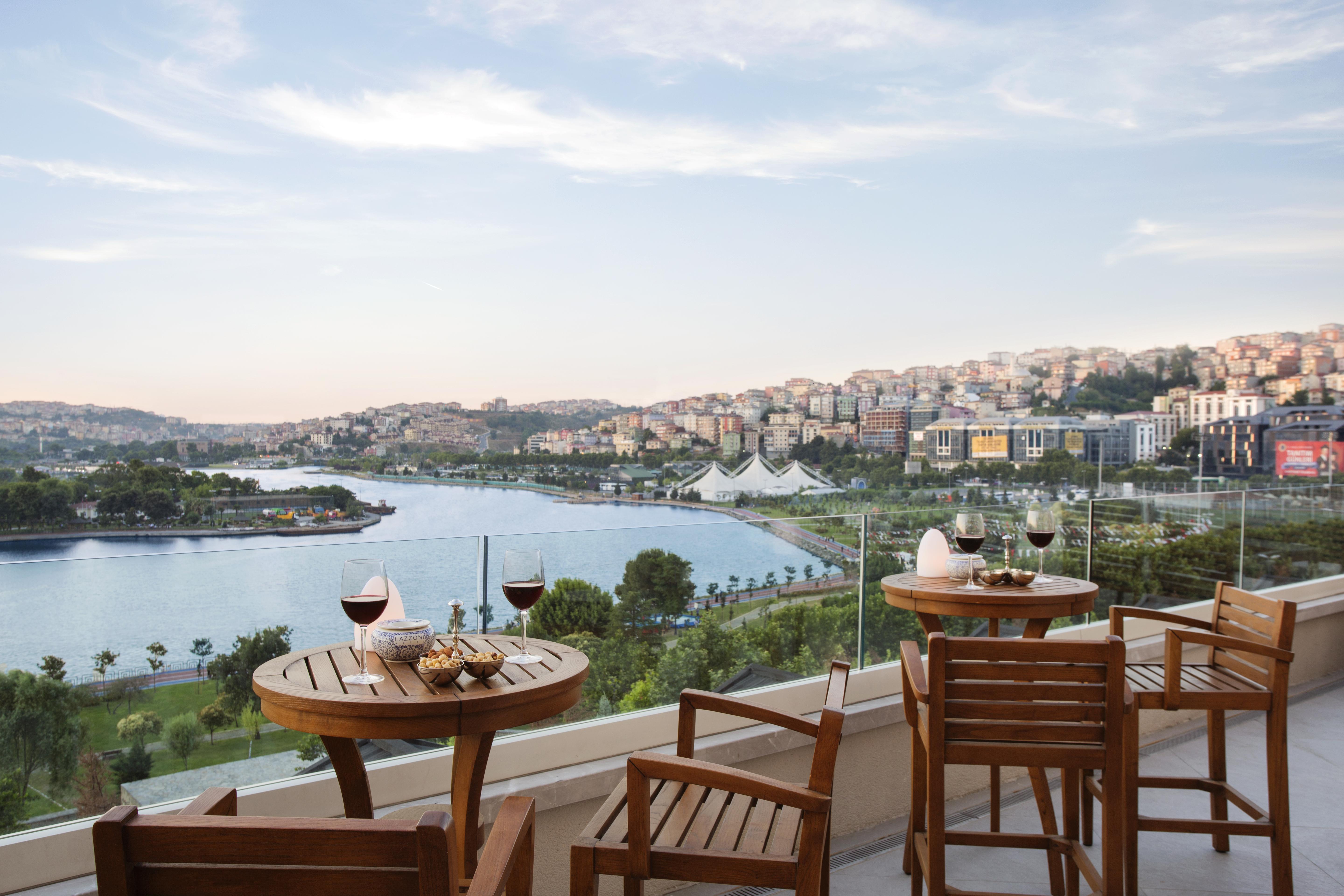 Lazzoni Hotel Istanbul Exteriör bild View from the hotel