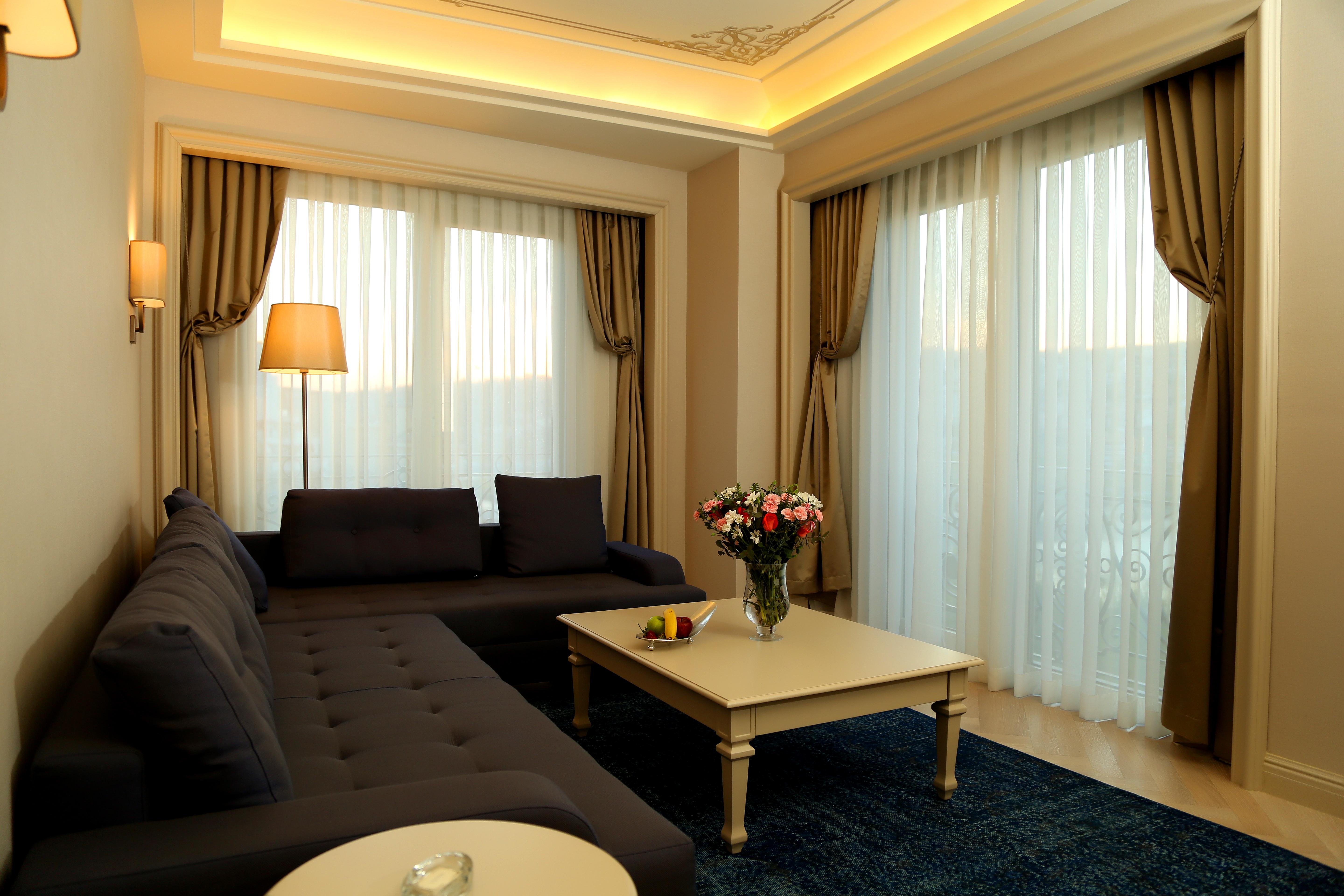Lazzoni Hotel Istanbul Exteriör bild A living room