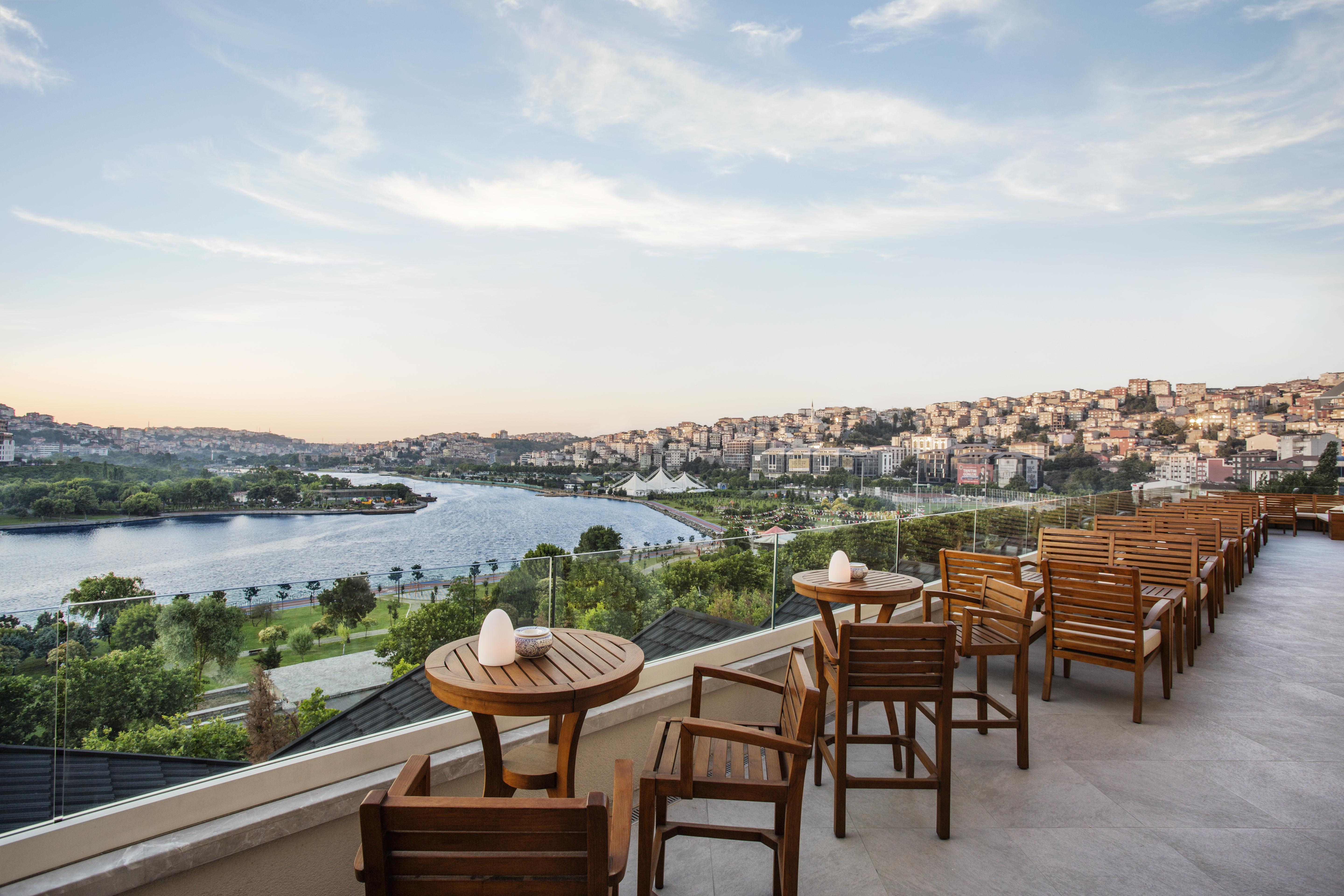 Lazzoni Hotel Istanbul Exteriör bild View from the hotel's rooftop