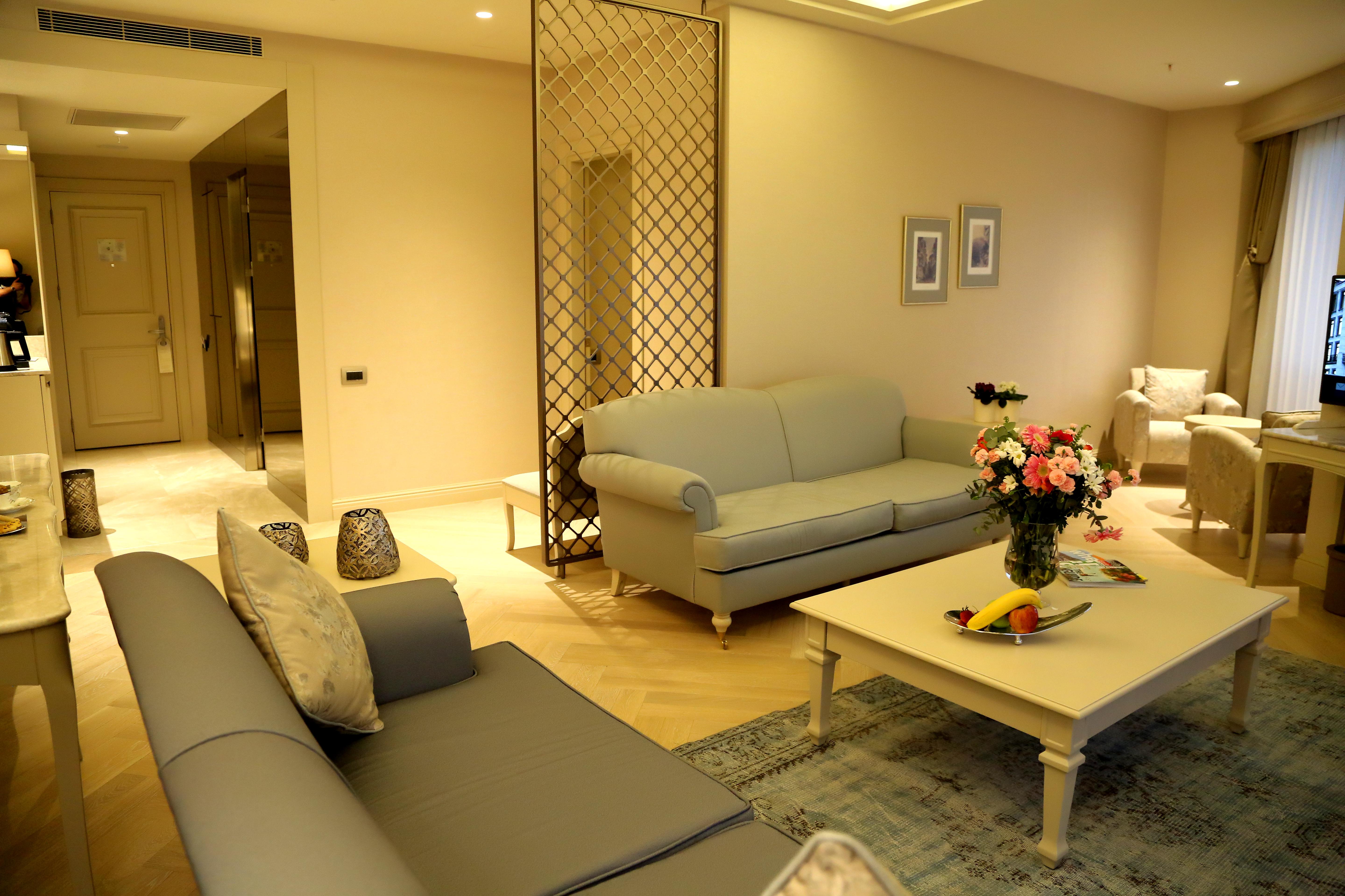 Lazzoni Hotel Istanbul Exteriör bild A suite at the hotel