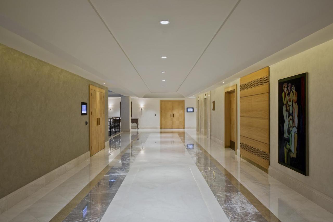 Lazzoni Hotel Istanbul Exteriör bild A corridor at the hotel